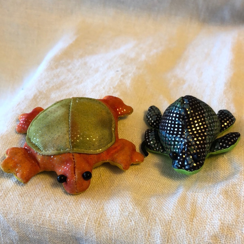 Free add on shiny little sand frogs